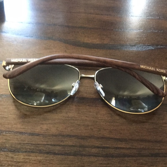 Authentic. New . MICHAEL KORS
MK5007 HVAR - Picture 5 of 6